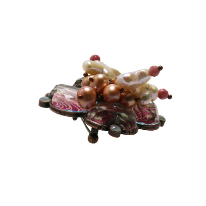 ブローチ 四つ葉 ピンク 淡水パール 渦巻き TAMARUSAN