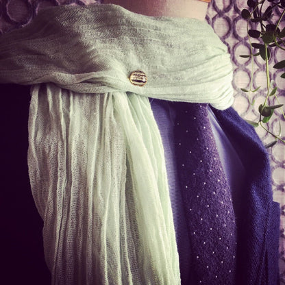 ハットピン 白黒 縞柄 男女兼用 金 ラペルピン