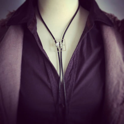 革紐ループタイ 縞柄 白黒 男性用 TAMARUSAN