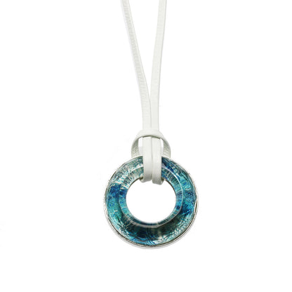 眼鏡ホルダー リング 革ひも 青 軽量 ネックレス TAMARUSAN