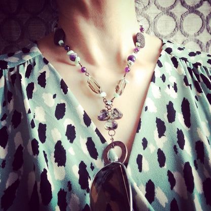 眼鏡ホルダー 紫 ネックレス アメジスト 古希 眼鏡ホルダー