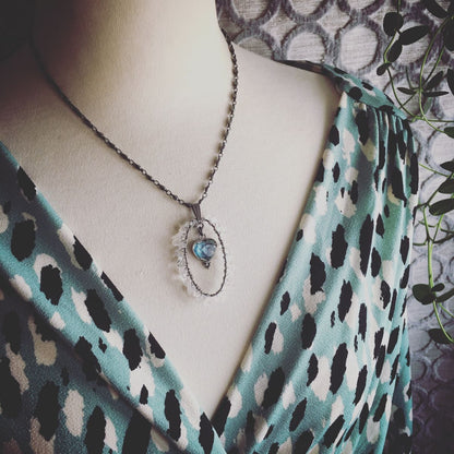 ネックレス 水晶 ユリ 青 フープ TAMARUSAN