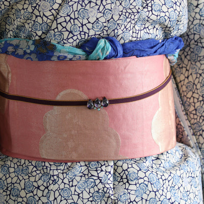 帯留め 紫 ユリ 古希 TAMARUSAN