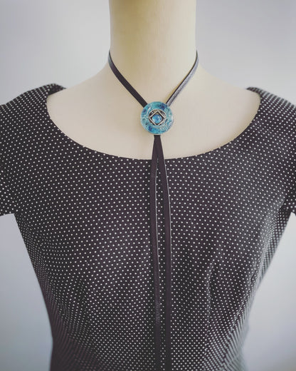 革紐ループタイ ユリ 青 男女兼用 クールビズ TAMARUSAN