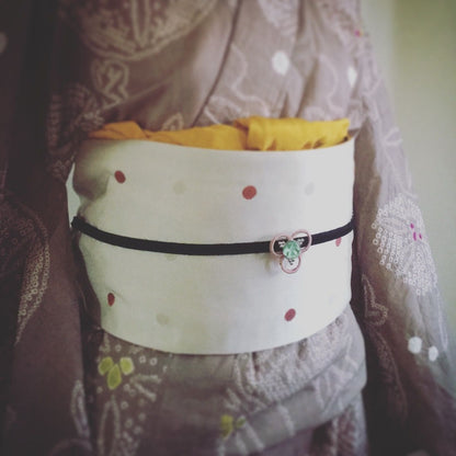 帯留め 水色 三輪 和装アクセサリー 絹糸 帯留め